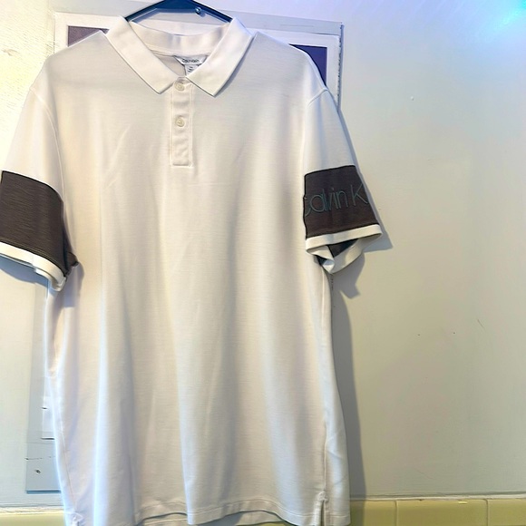 Calvin Klein 2 button ss polo shirt. Size large. 60%cotton & 40% polyester - Picture 1 of 4